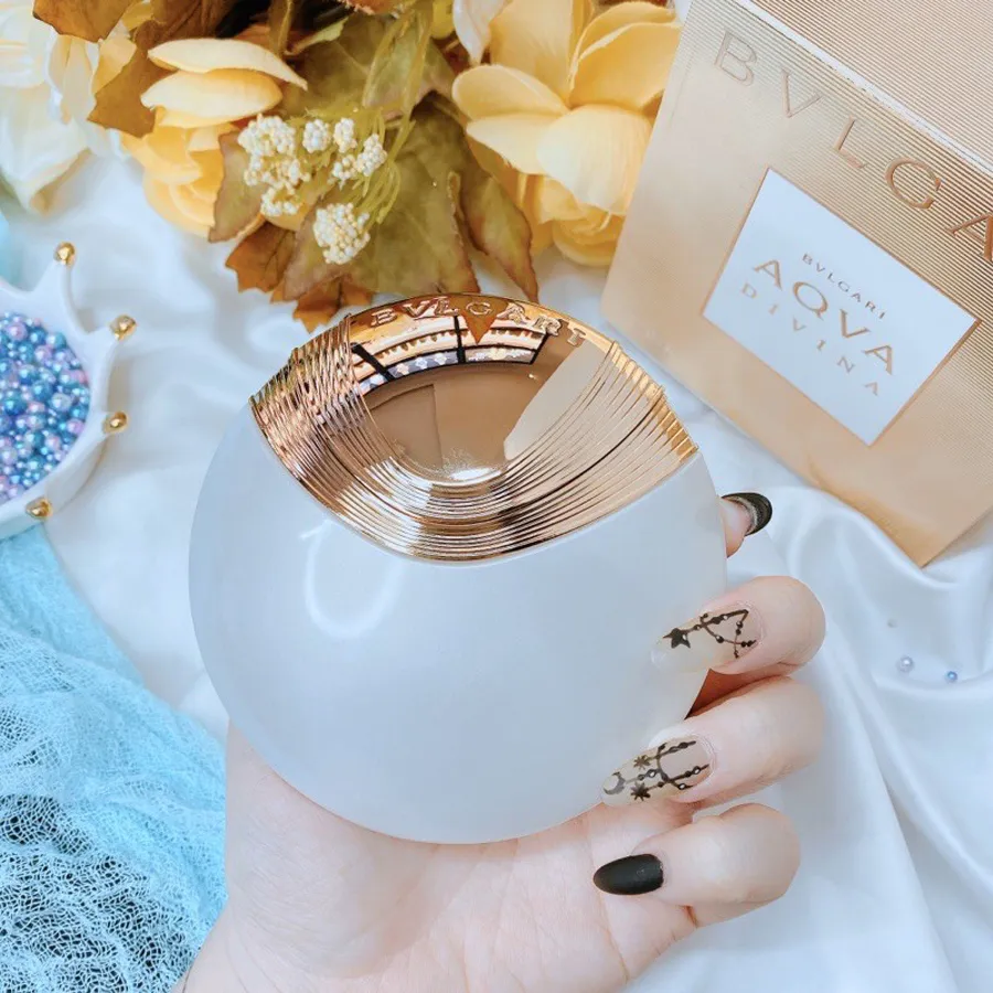 Top 10 chai nước hoa màu trắng tinh tế có mùi hương lôi cuốn
