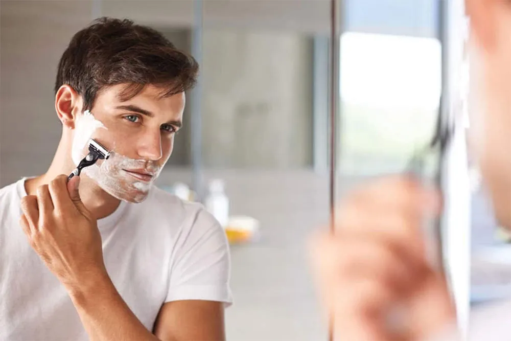 Nhổ râu có sao không? Nên cạo râu hay nhổ râu thì tốt hơn?
