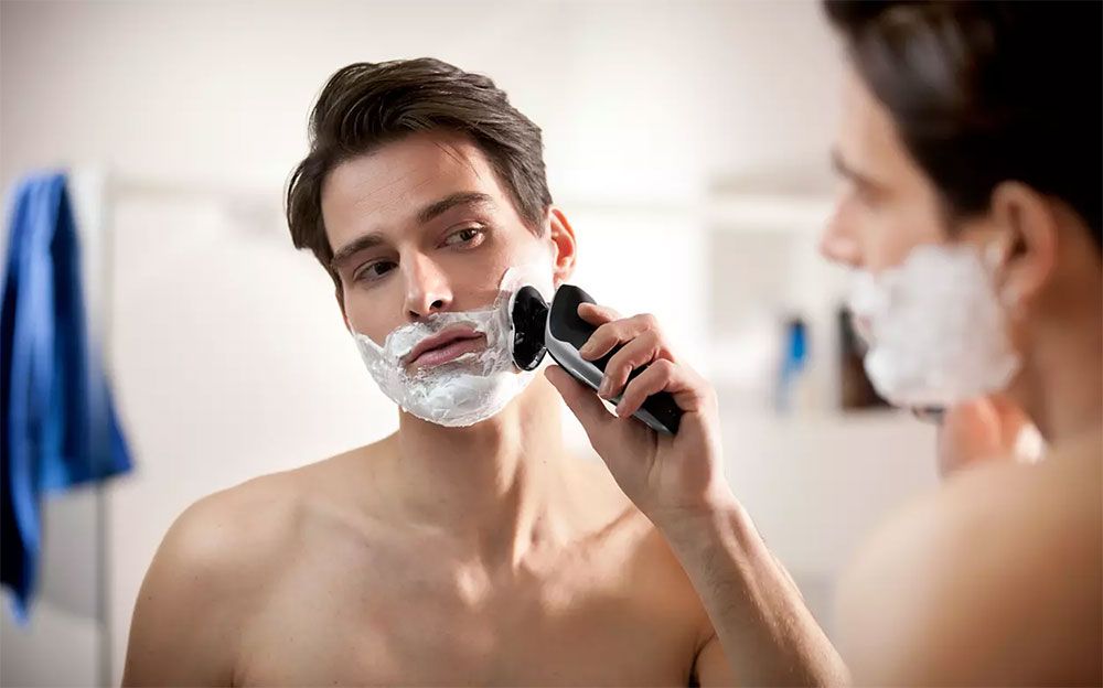 Nhổ râu có sao không? Nên cạo râu hay nhổ râu thì tốt hơn?