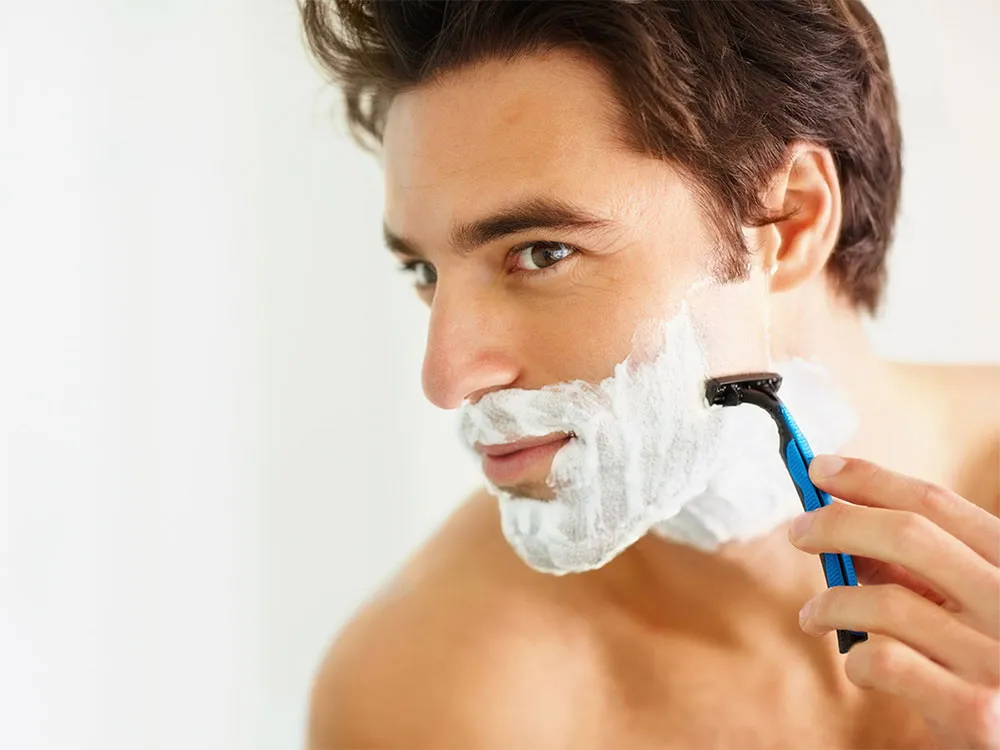 Nhổ râu có sao không? Nên cạo râu hay nhổ râu thì tốt hơn?