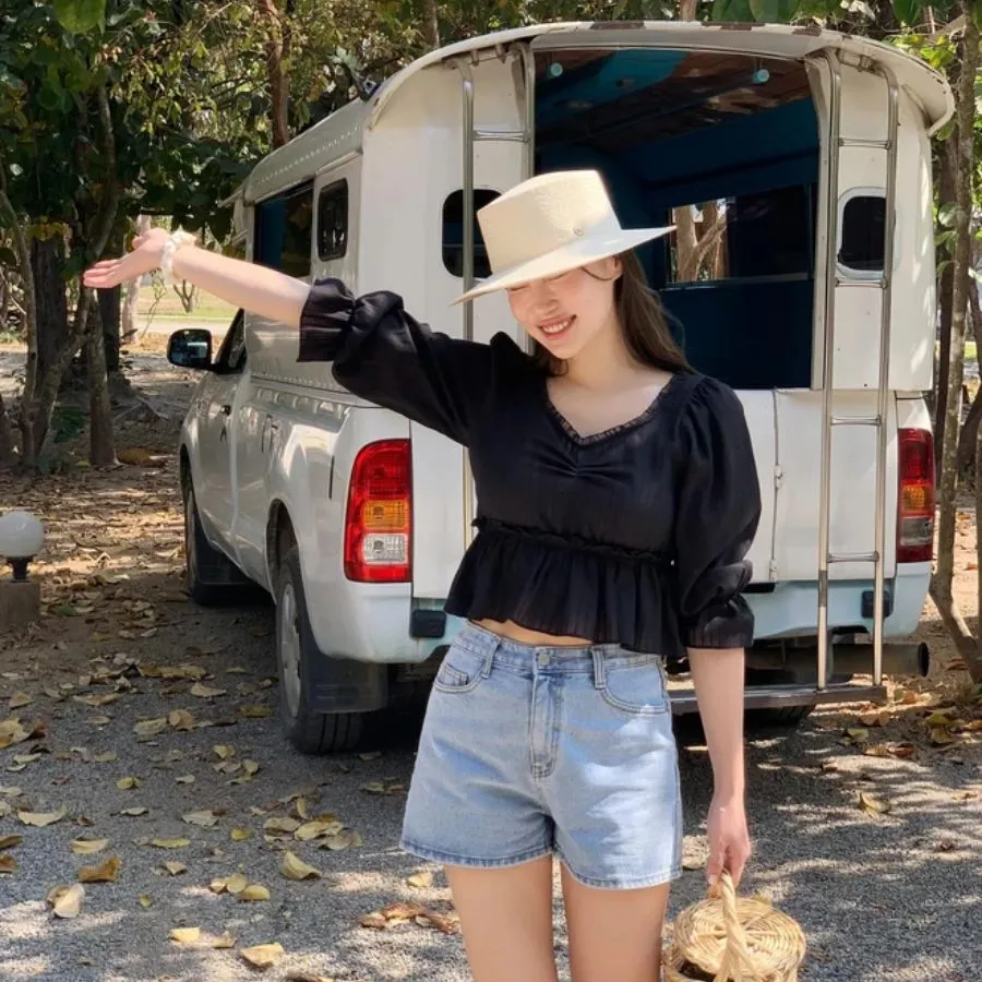 10 set đồ du lịch đơn giản nhưng vẫn nổi bật cho nữ