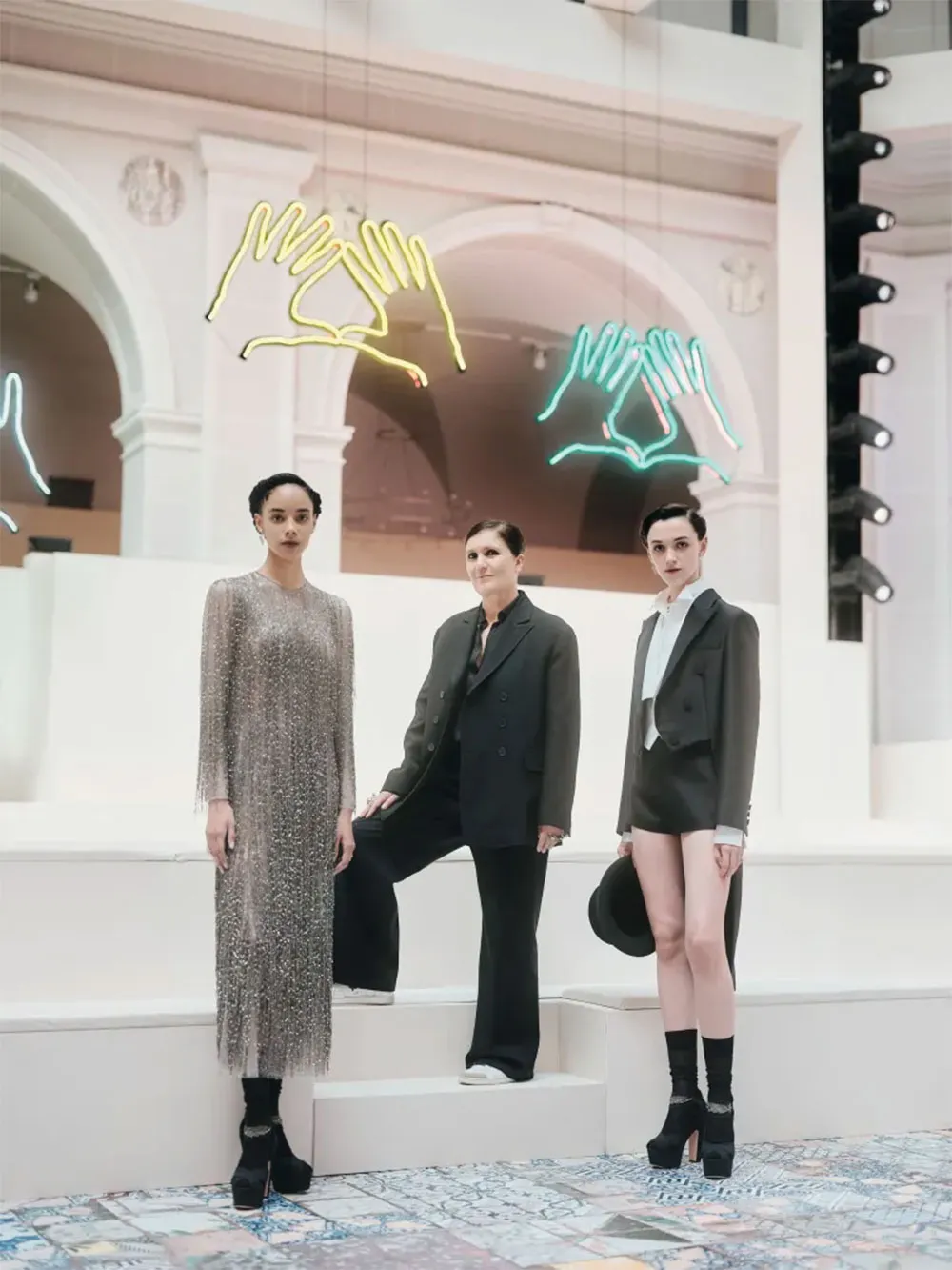 Show Dior Fall 2025: Mang hơi thở New York hiện đại
