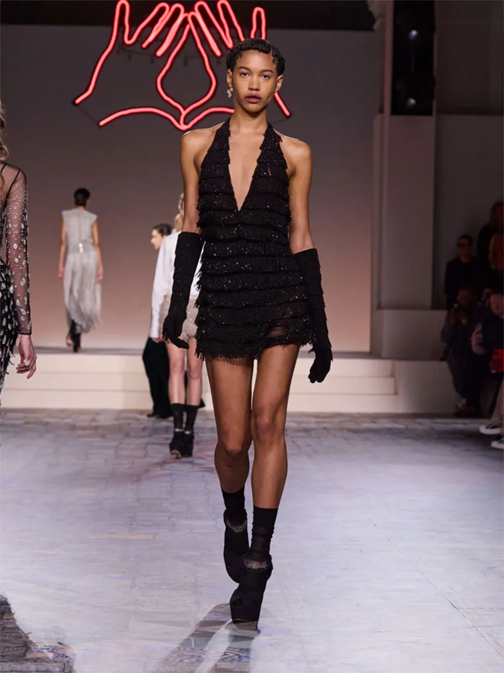 Show Dior Fall 2025: Mang hơi thở New York hiện đại