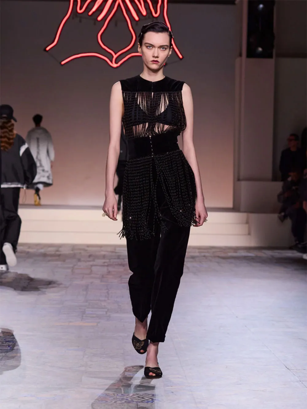 Show Dior Fall 2025: Mang hơi thở New York hiện đại