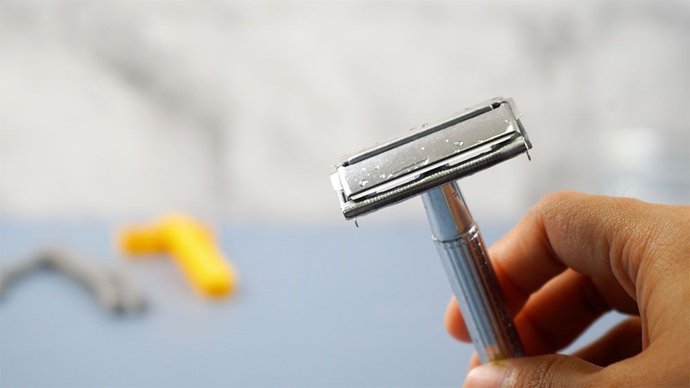 Tại sao cạo râu bị nổi mụn? 10 điều nên tránh khi cạo râu