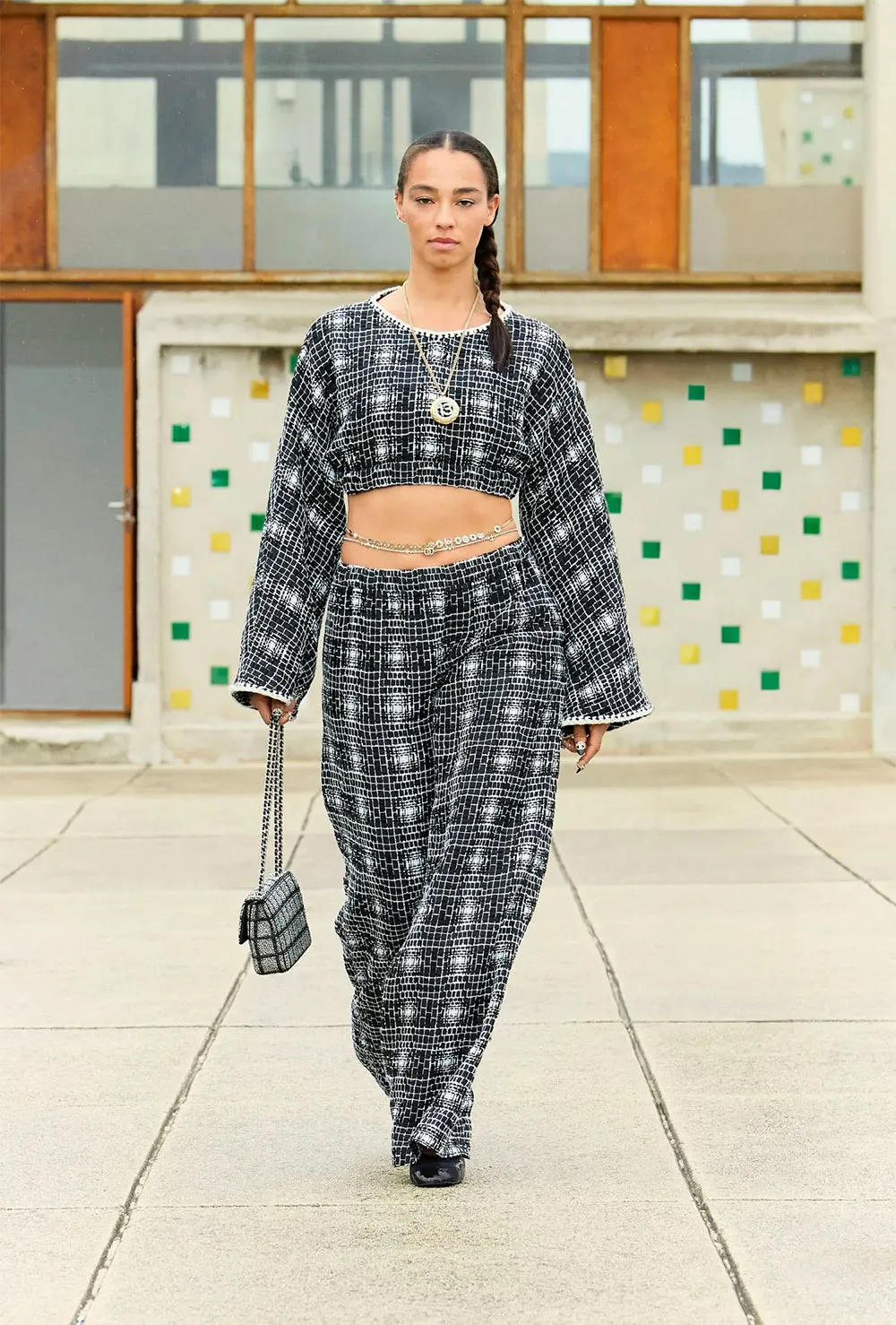 BST Chanel Cruise 2025/25 lấy cảm hứng từ chuyến du lịch Marseille