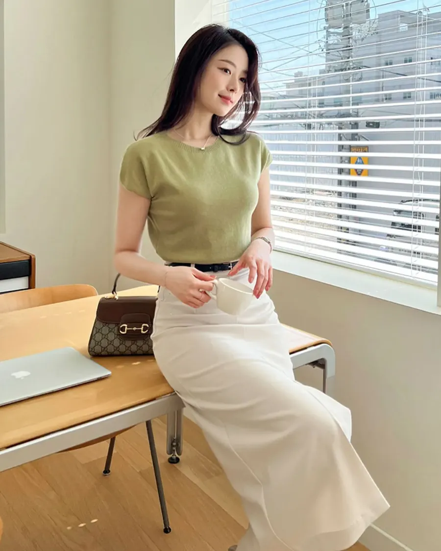 Chân váy suông mặc với áo gì? 10+ Cách phối đồ với chân váy suông siêu ưng