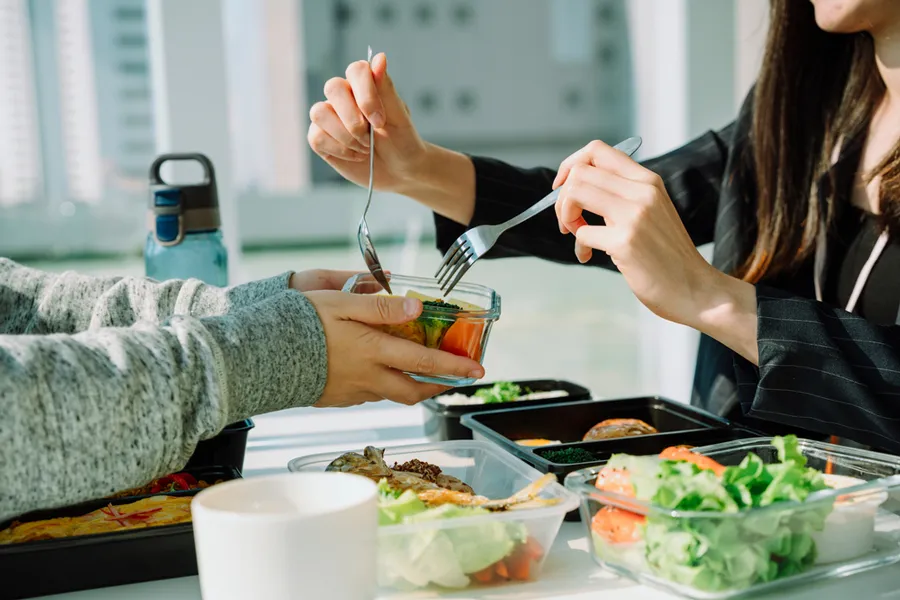 Chế độ ăn uống ảnh hưởng đến quá trình lão hóa da thế nào?