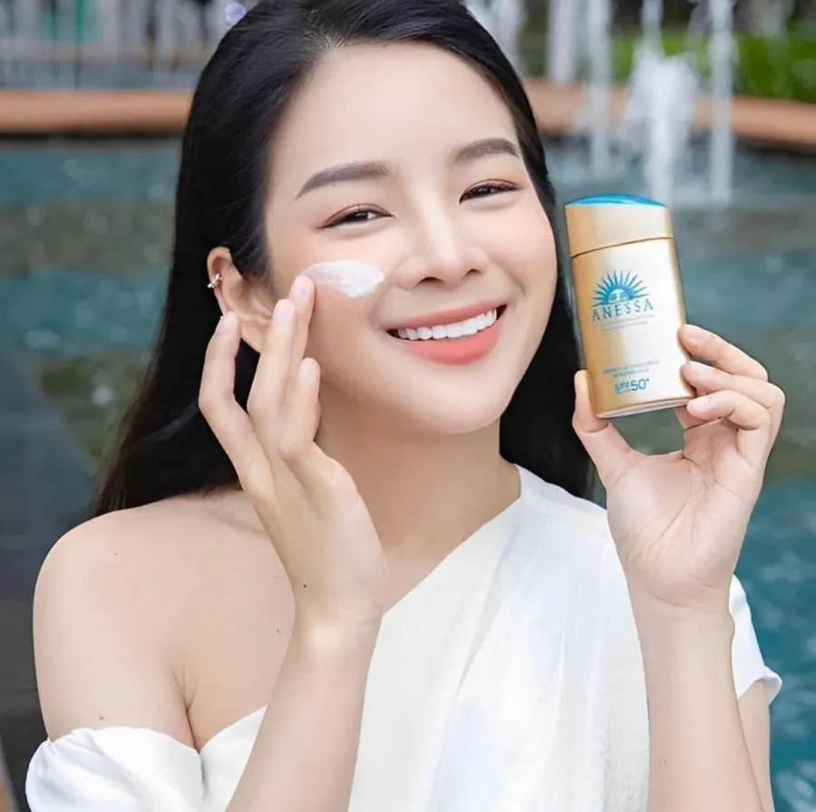 Top 15 Kem Chống Nắng Nâng Tone Cho Da Sáng Đẹp 2025