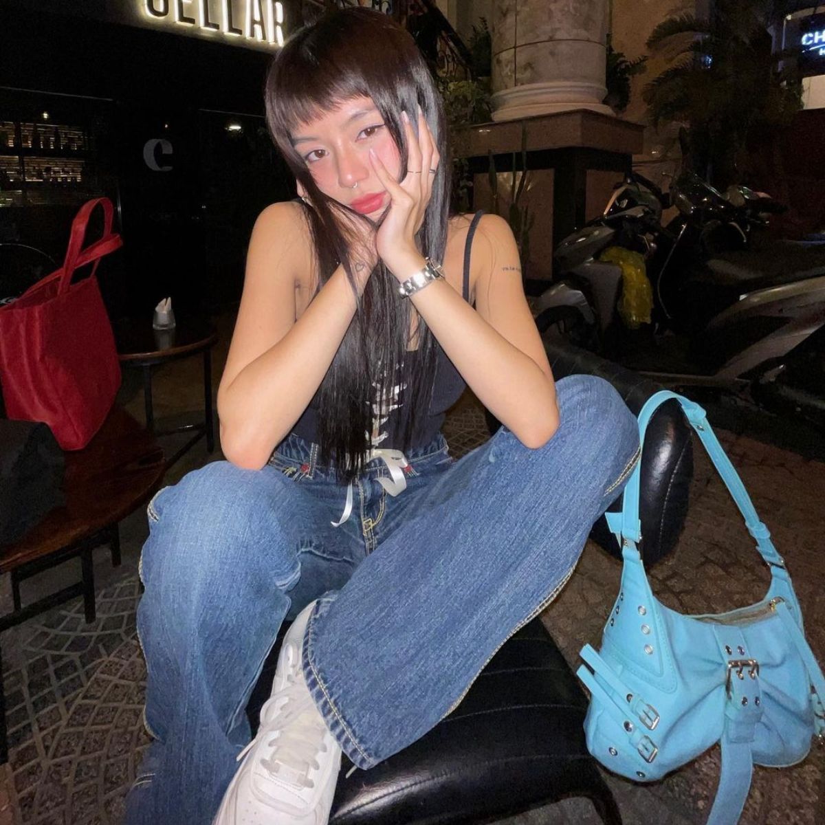 Xu hướng phụ kiện Pop Of Blue đưa màu xanh dương lên ngôi - 2