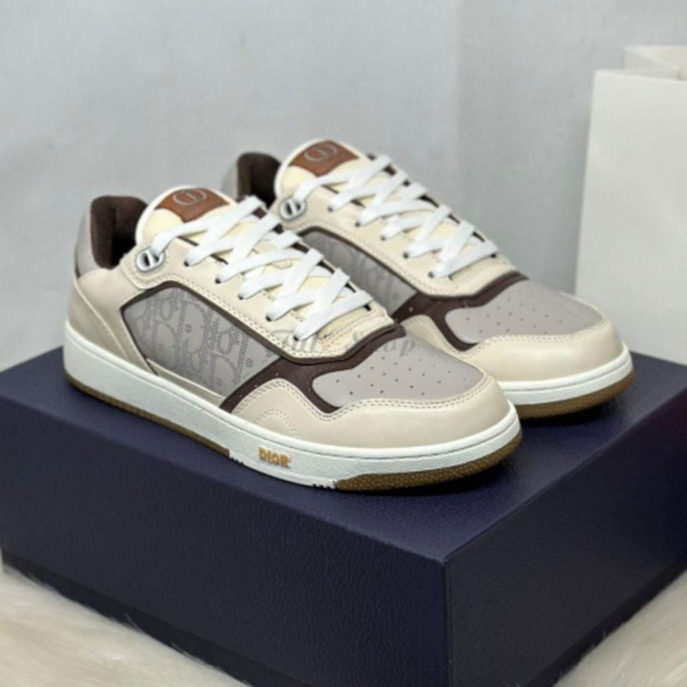 Giày sneaker là gì? Phân biệt các loại giày sneaker phổ biến hiện nay