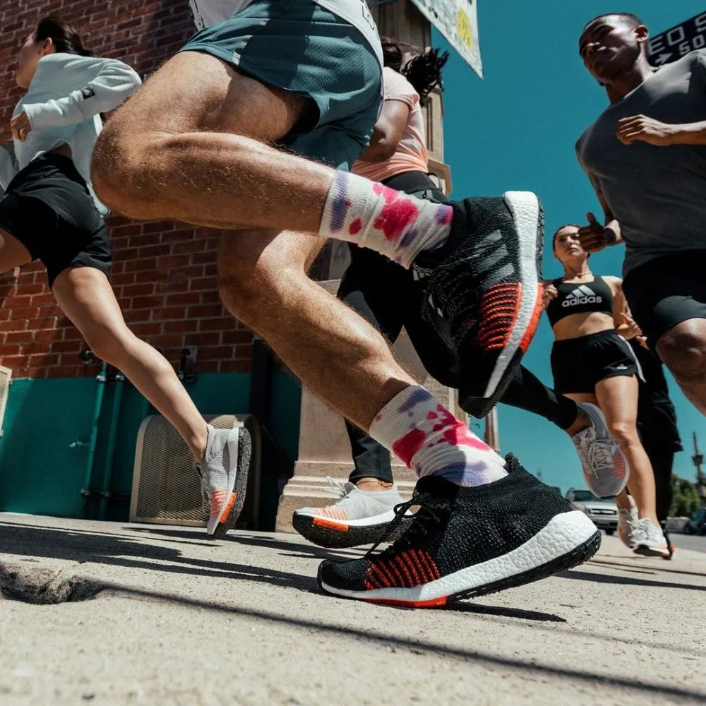 Giày sneaker là gì? Phân biệt các loại giày sneaker phổ biến hiện nay