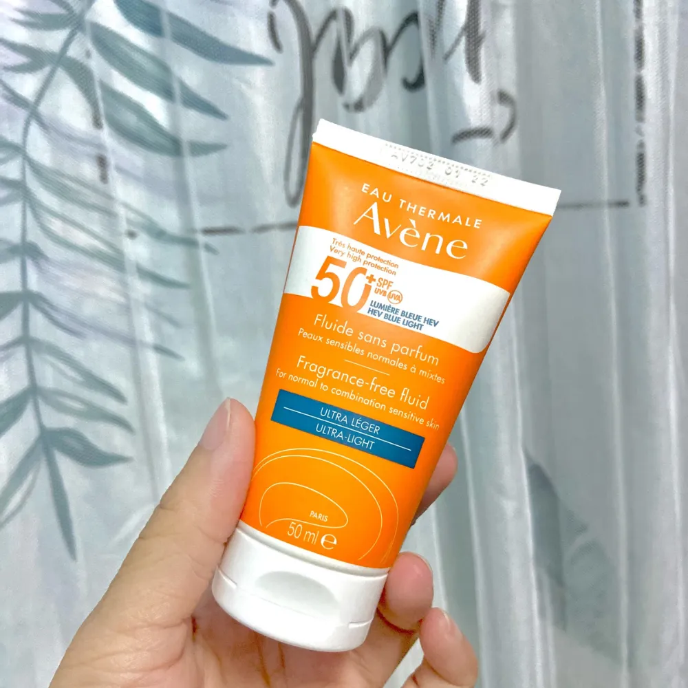 Review chi tiết kem chống nắng Avène Fluide