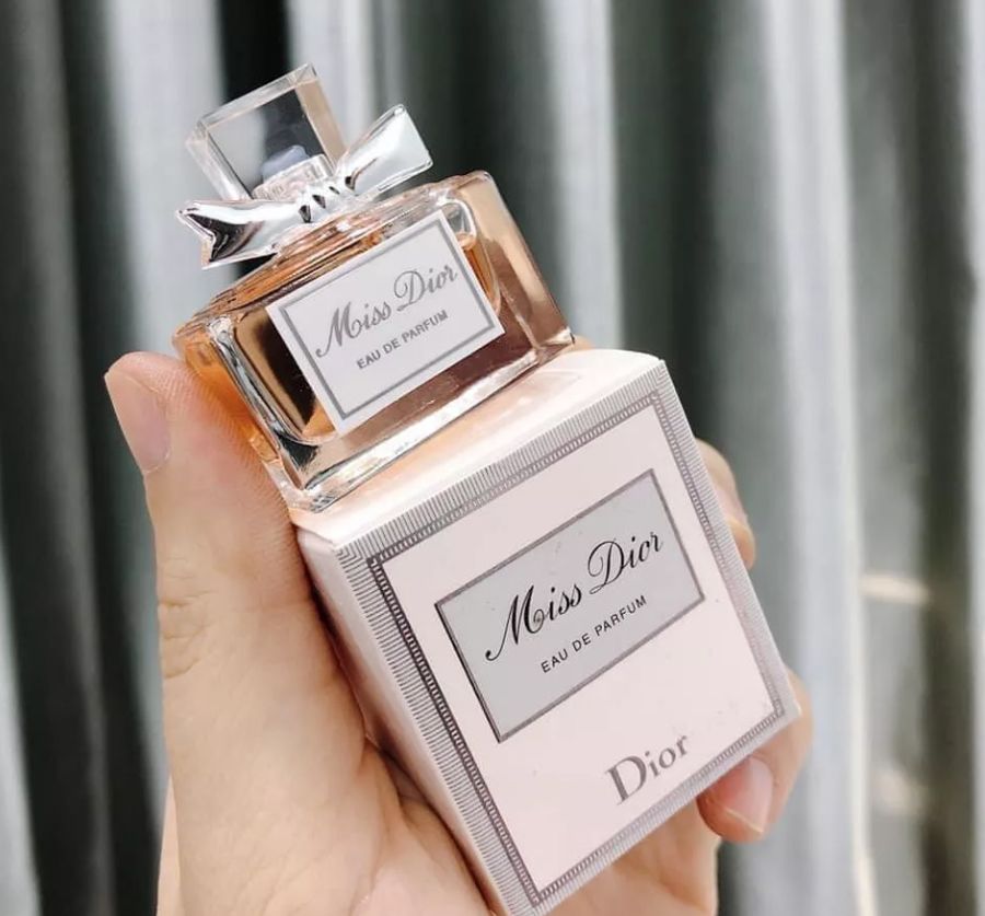 Top 9 chai nước hoa du lịch thơm lâu và tiện lợi