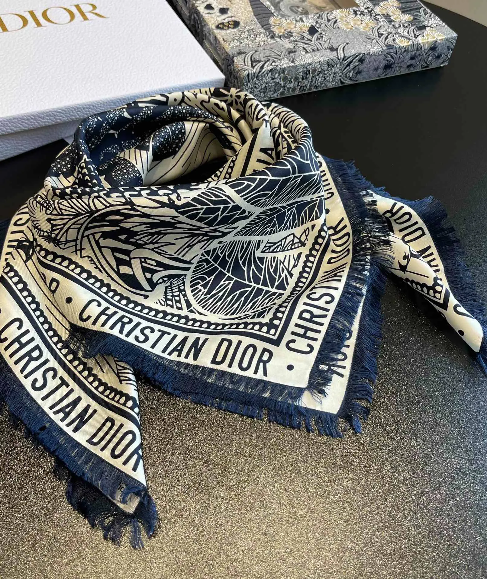 Khăn Dior cao cấp