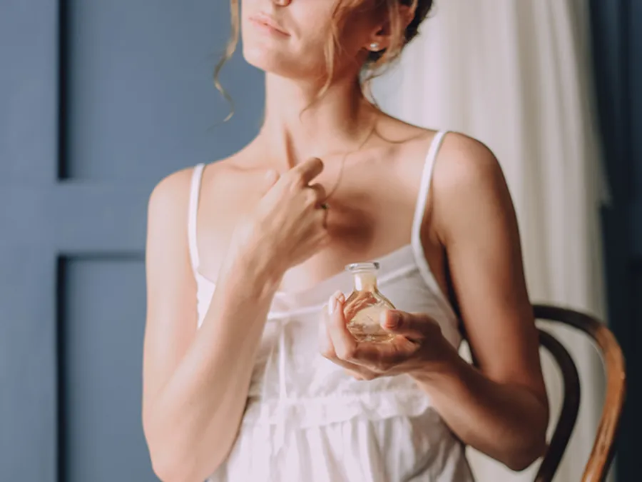 13 sai lầm phổ biến khi dùng nước hoa bạn cần tránh - 10