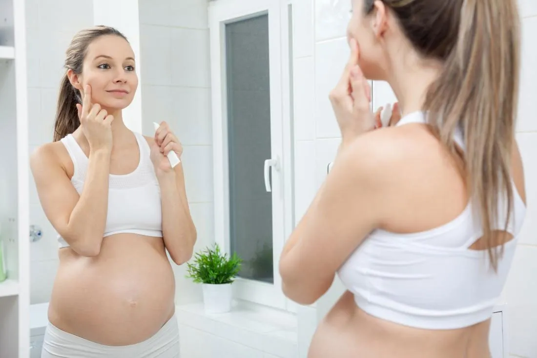 Bà bầu có trang điểm được không? Nên chọn loại mỹ phẩm nào?