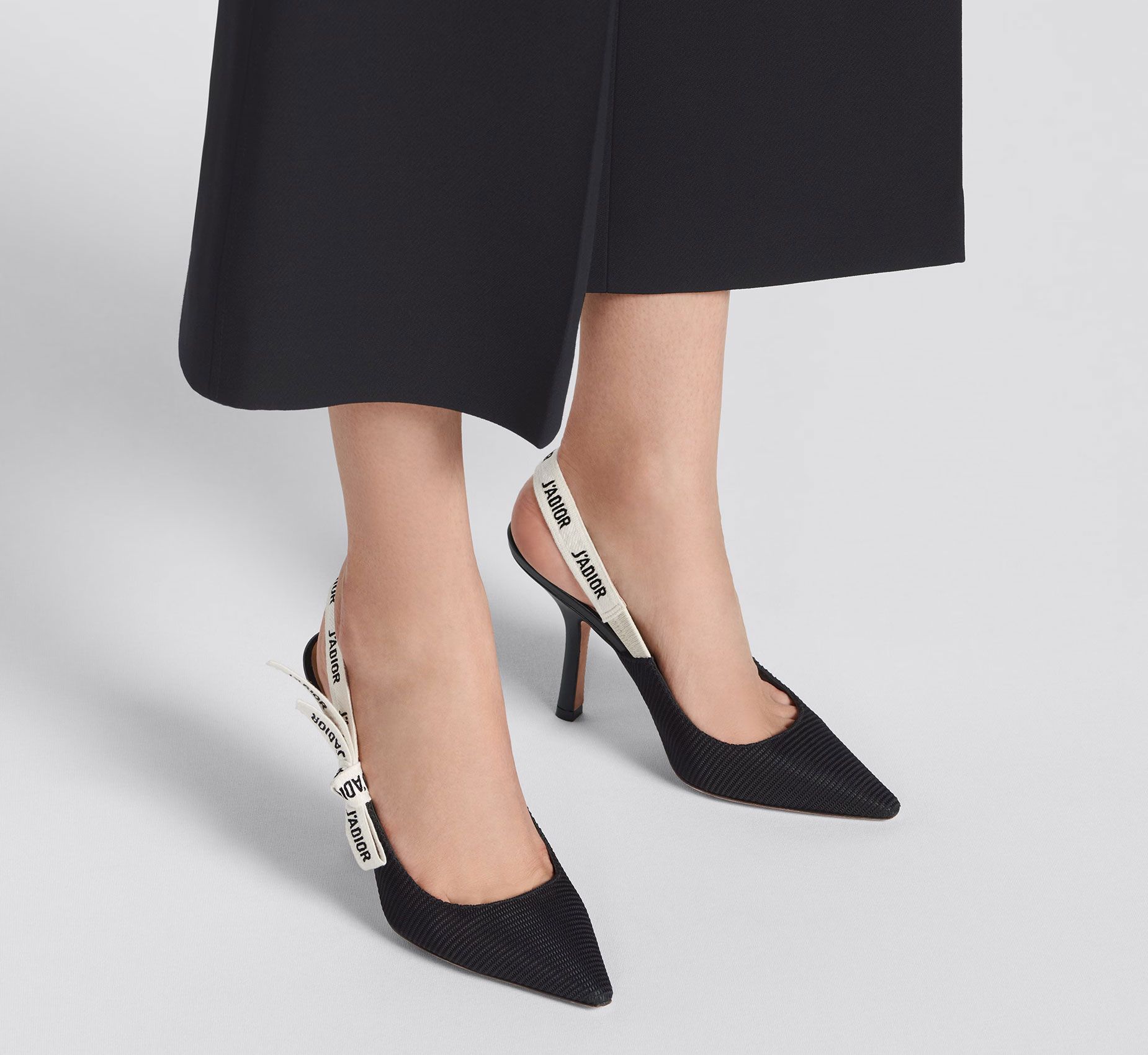 Top 10 mẫu giày Slingback đẹp, đi rất êm ái hiện nay