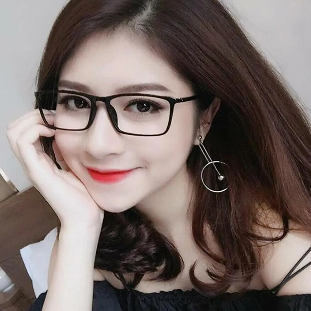 Mặt to nên đeo kính gì? Top mẫu kính phù hợp