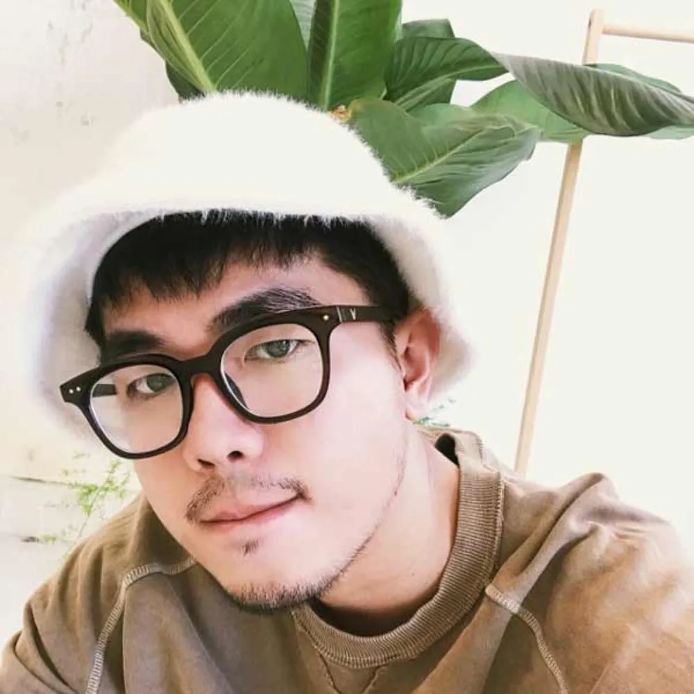 Mặt to nên đeo kính gì? Top mẫu kính phù hợp