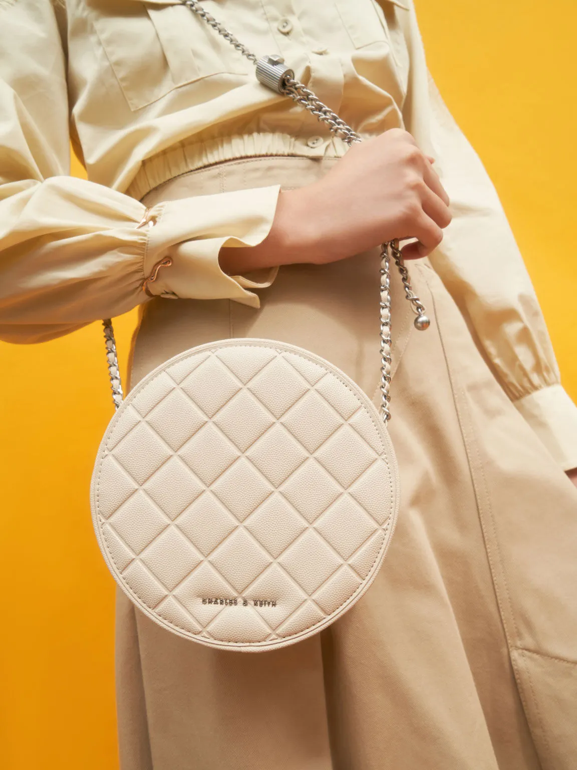 Phối túi xách Charles & Keith
