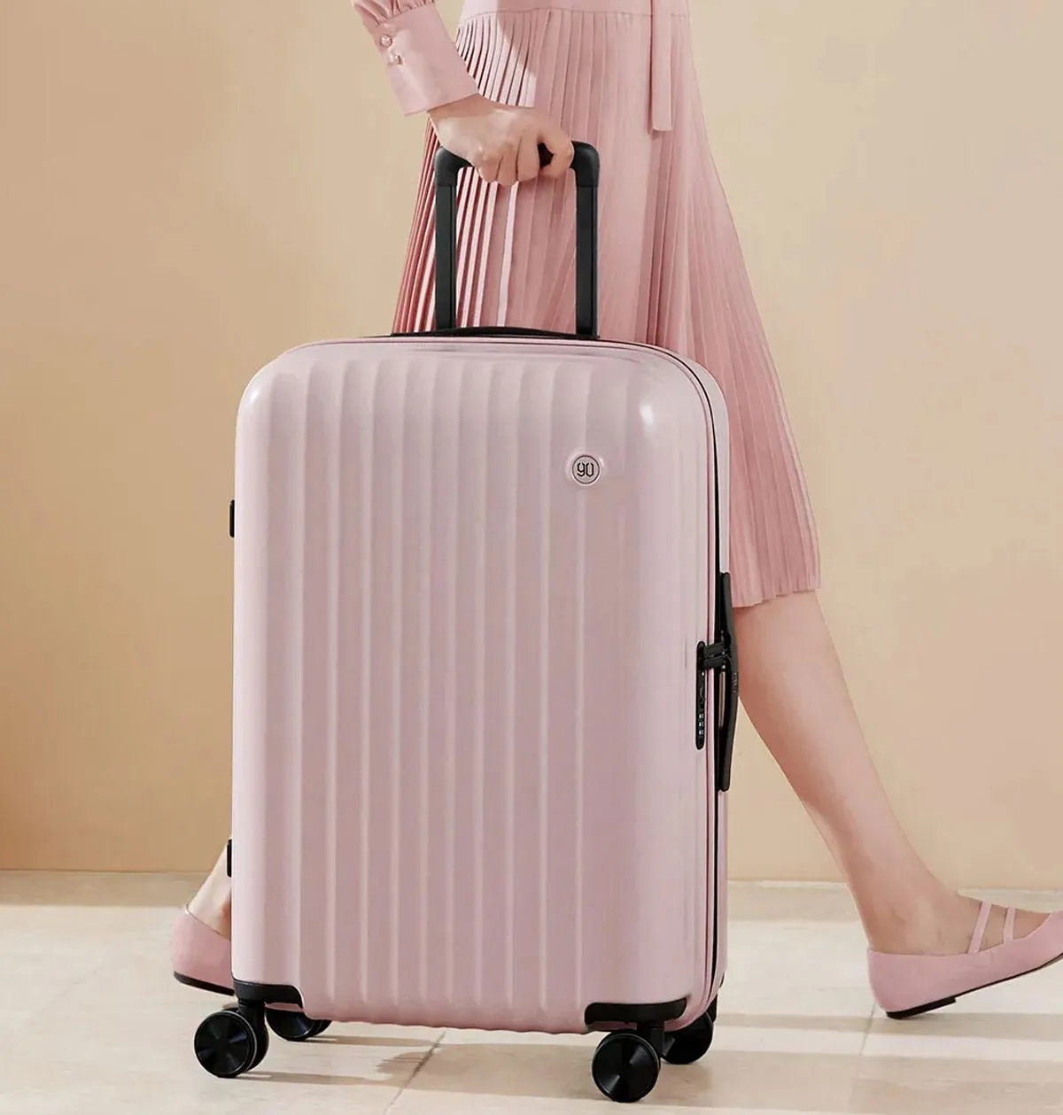 Vali size 24 có xách tay được không? Kích thước chuẩn bao nhiêu?