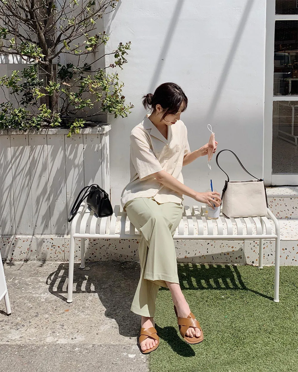Top 10 giày sandal nữ đi học bền đẹp, phù hợp nhiều phong cách
