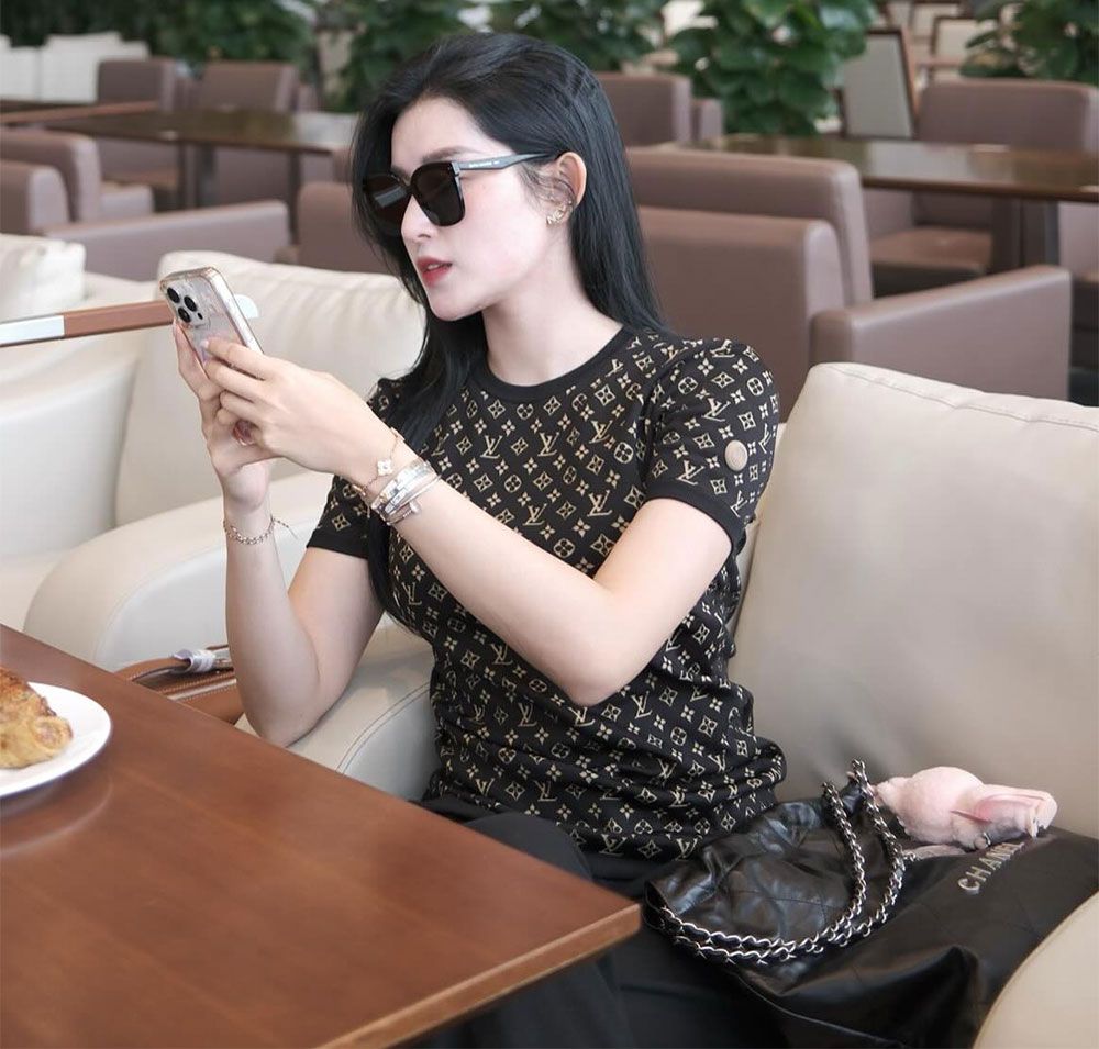 Lisa cùng loạt sao Việt phối túi với Labubu chuẩn 