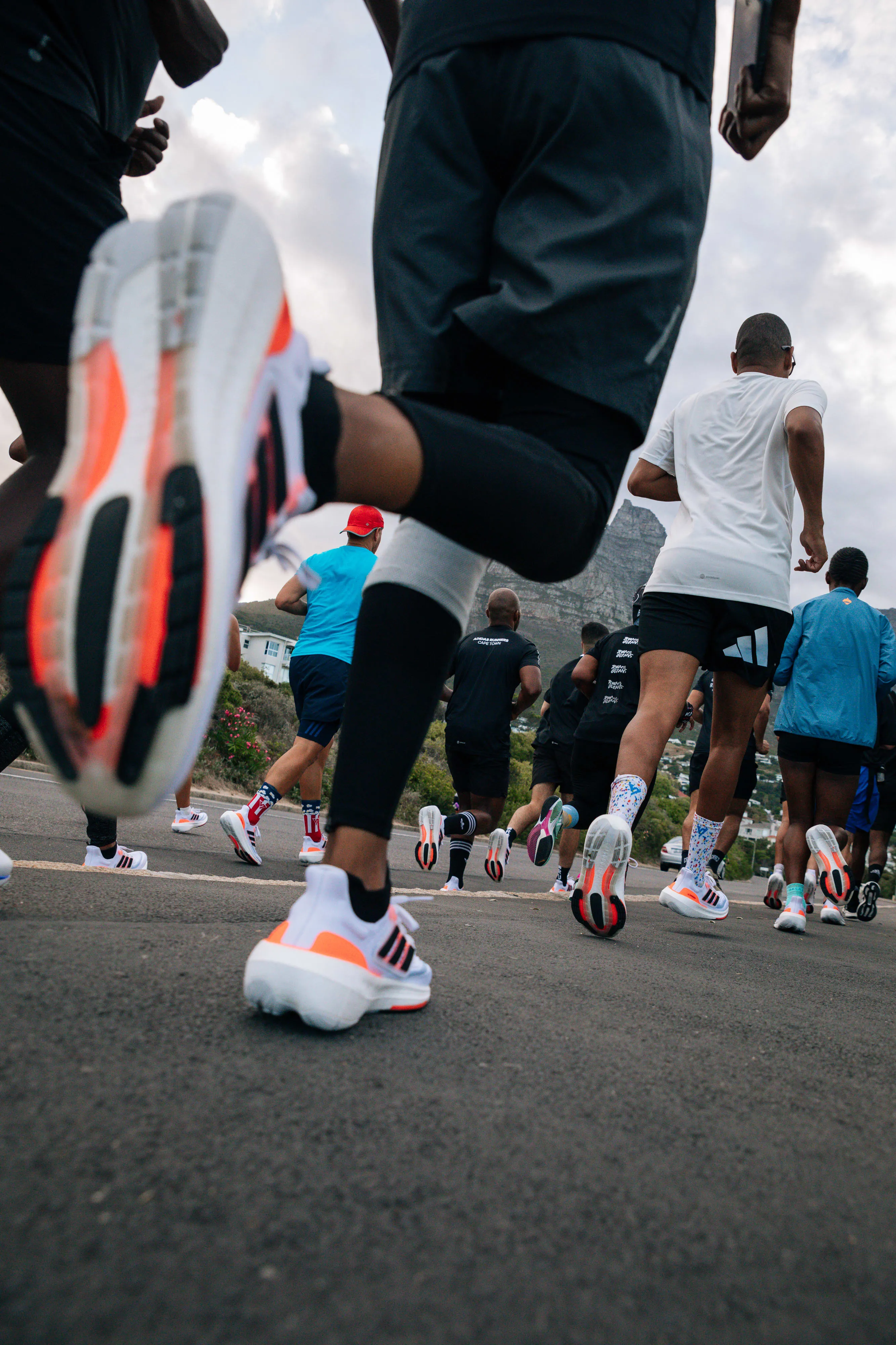 Giày Adidas chạy bộ