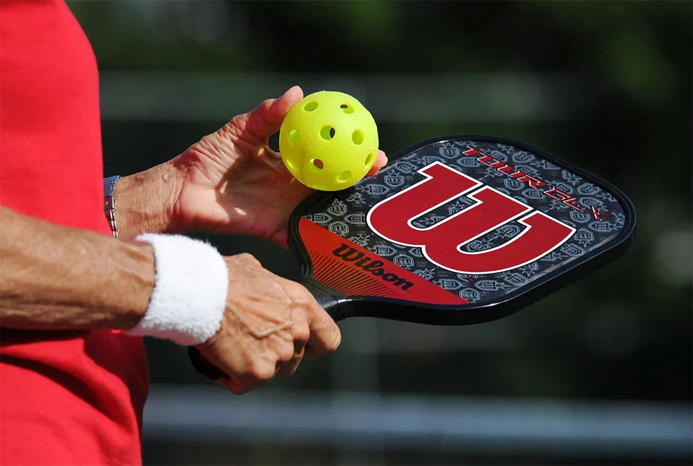 Nam mặc gì đi chơi Pickleball? Cách phối đồ thoải mái cho phái mạnh
