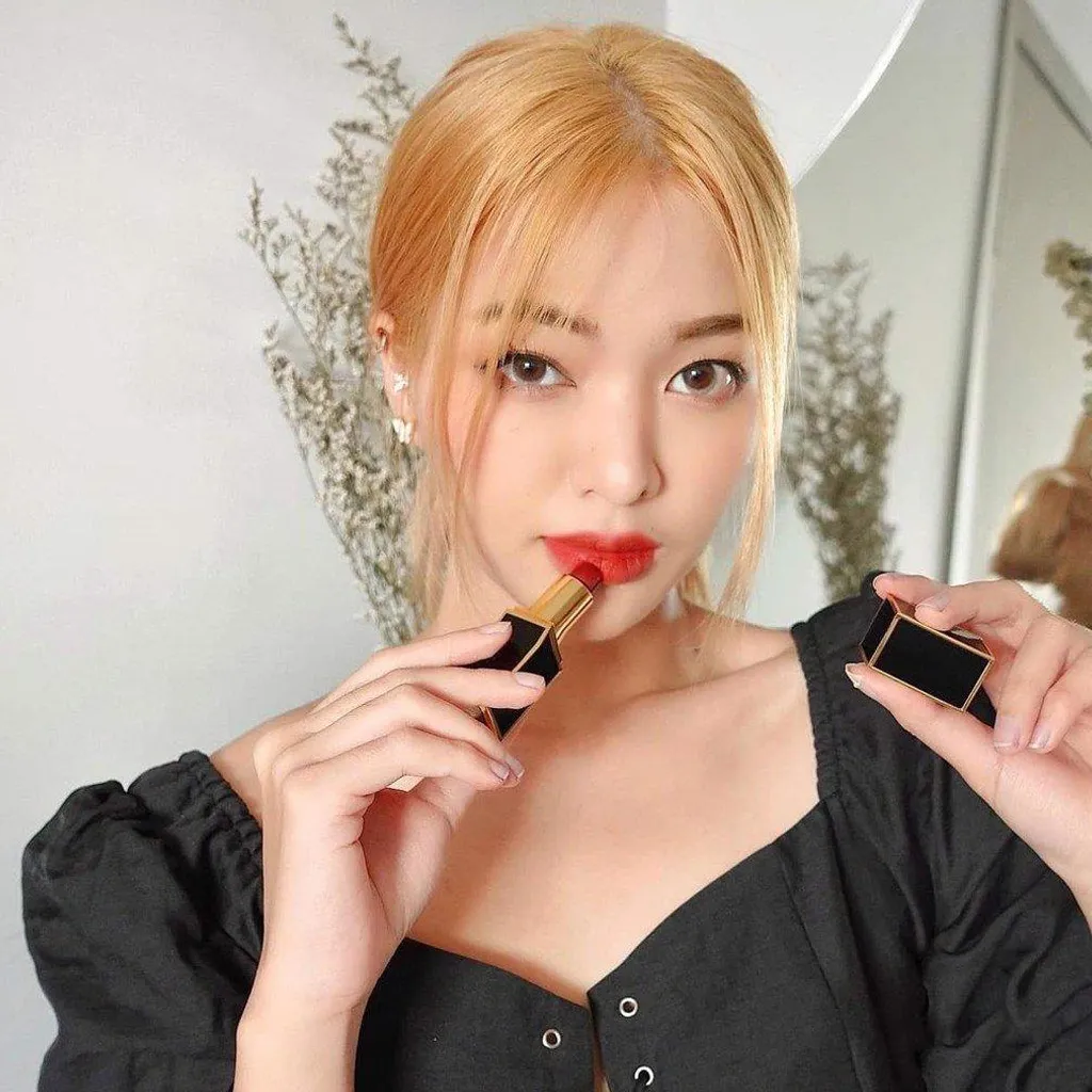 Son Tom ford cho màu da trung bình