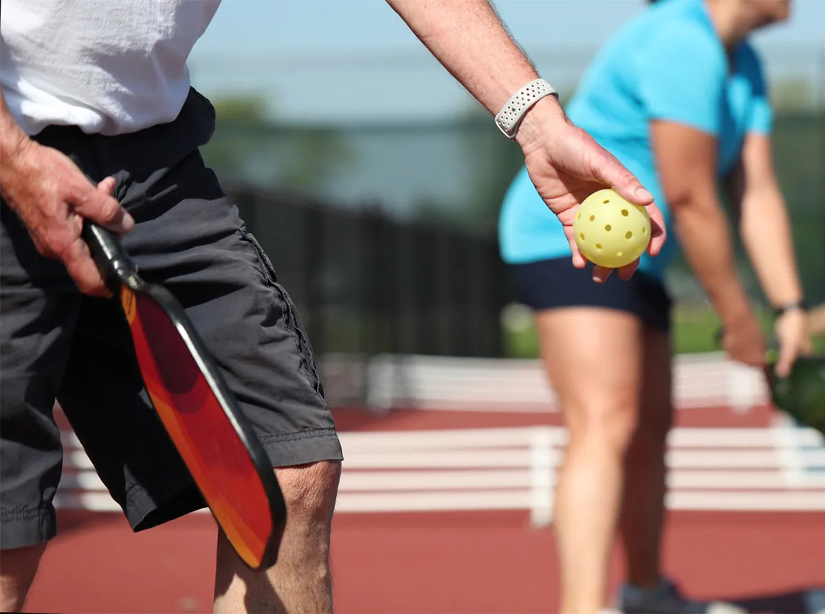 Cách cầm vợt Pickleball hiệu quả cho người mới chơi