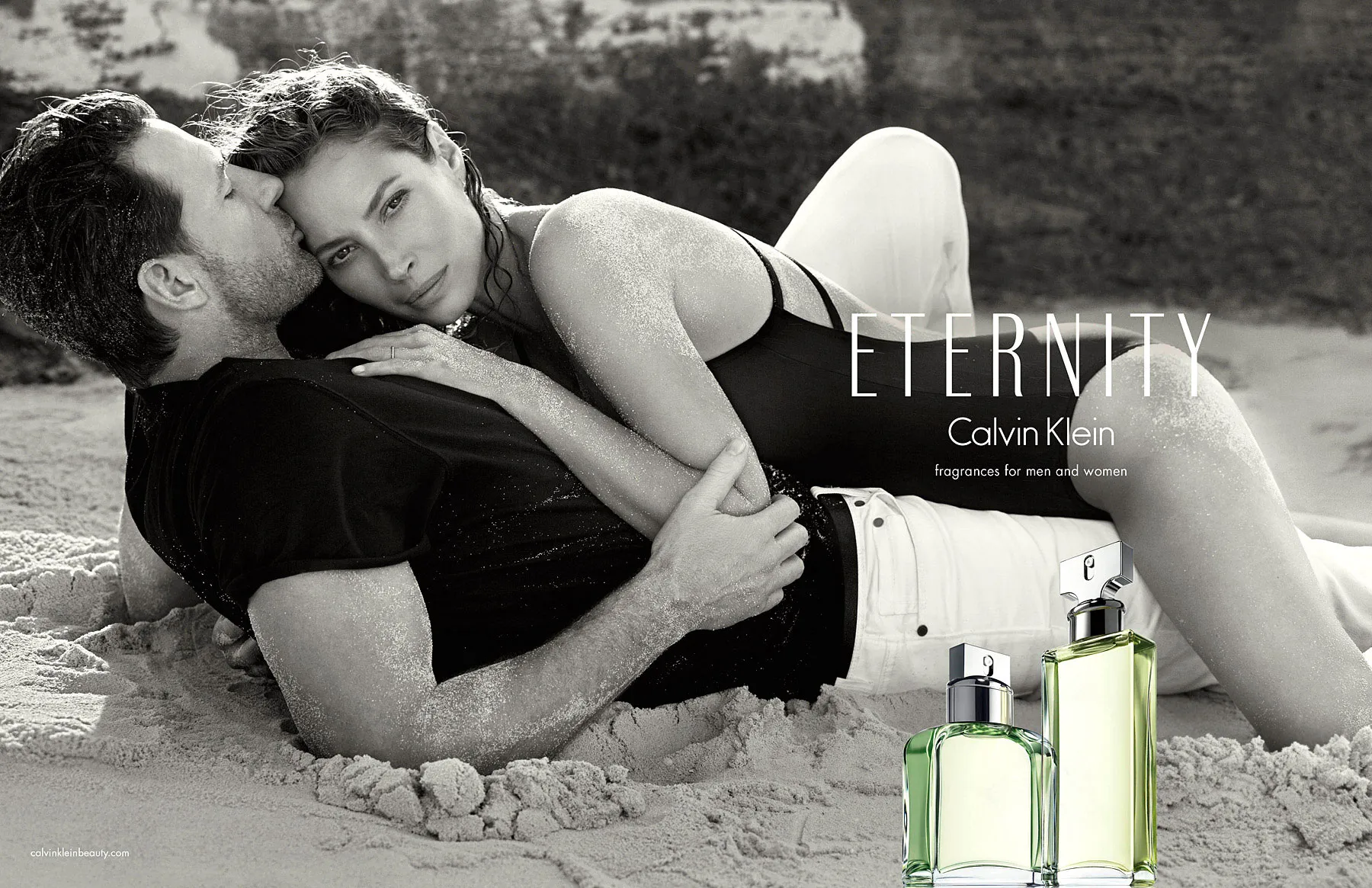 Xịt Nước Hoa Calvin Klein tại các mạch trên cơ thể
