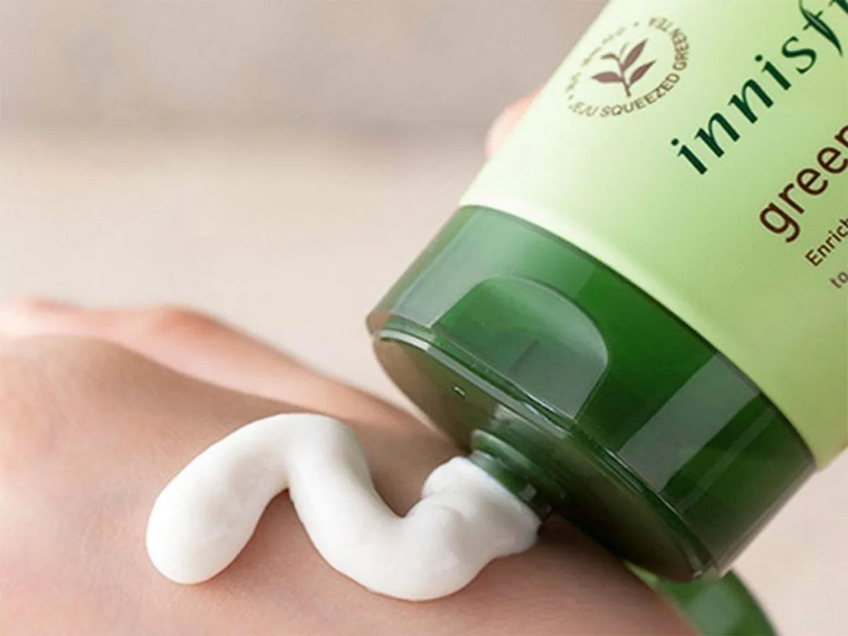 Top 8 sữa rửa mặt trà xanh được yêu rất thích năm nay