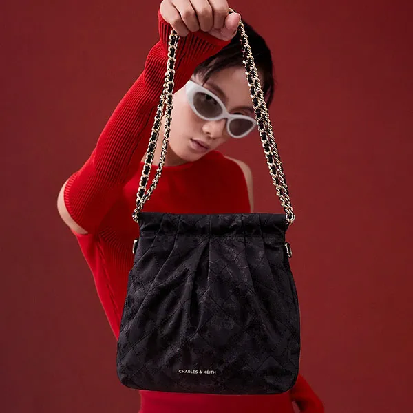 Túi Đeo Chéo Nữ Charles & Keith CNK Duo Jacquard Chain-Handle Two-Way Backpack Black CK2-60782562 Màu Đen - Túi xách - Vua Hàng Hiệu