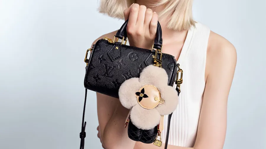Bag charm là gì? Cách chọn bag charm hợp với mọi loại túi xách