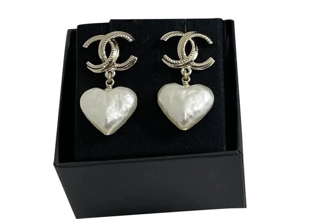 Top 9 khuyên tai Chanel ngọc trai sang trọng, dễ phối đồ  - 5