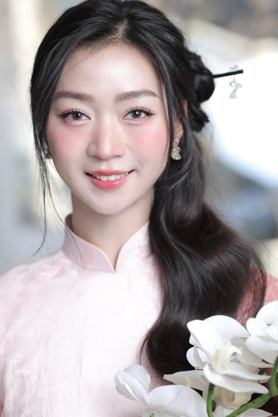 Top 7 kiểu makeup mặc áo dài Tết 2025 giúp nàng tự tin đón Xuân