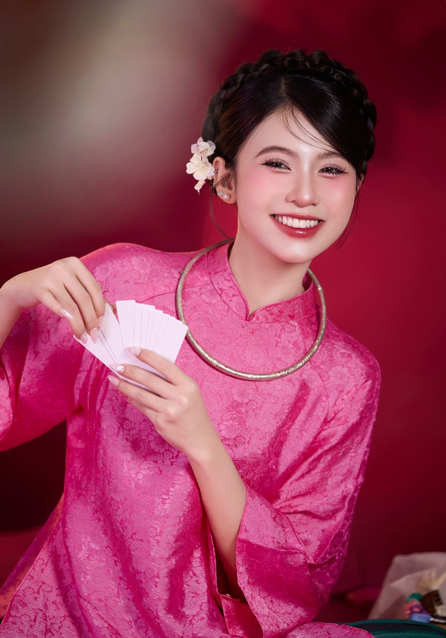 Top 7 kiểu makeup mặc áo dài Tết 2025 giúp nàng tự tin đón Xuân