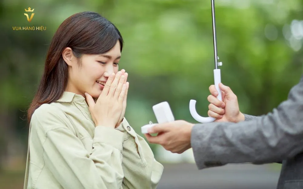 Được Tặng Nhẫn Tỏ Tình Thì Đeo Ngón Nào Mới Phù Hợp?