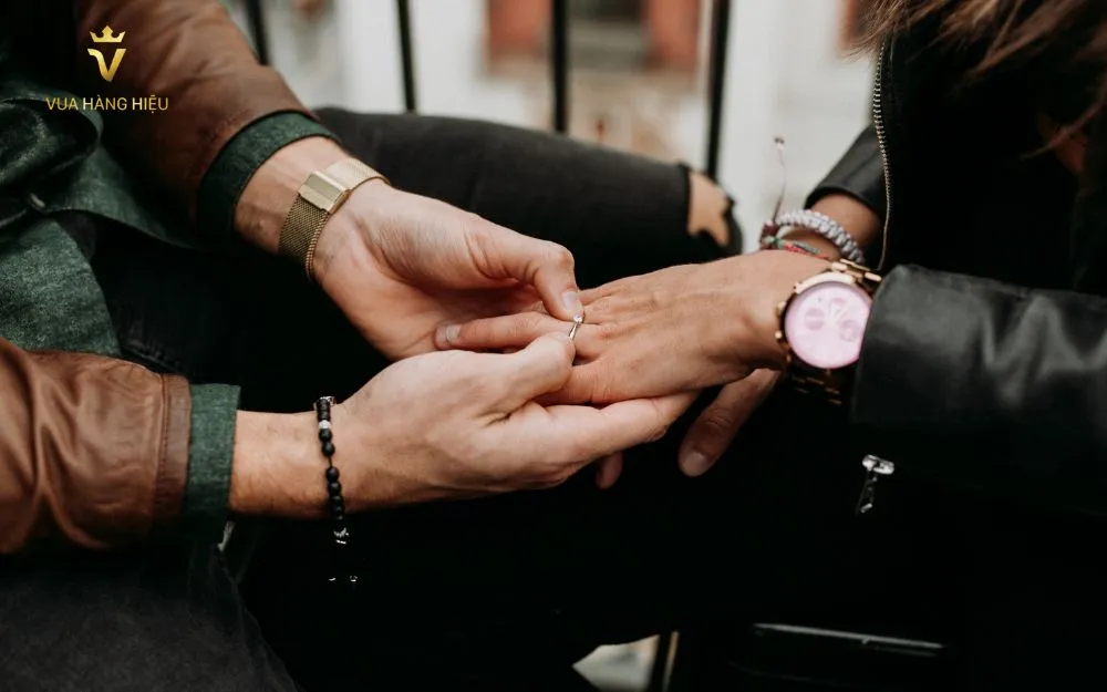 Promise Ring Là Gì? Có Nên Tặng Nhẫn Hẹn Ước Cho Người Yêu?