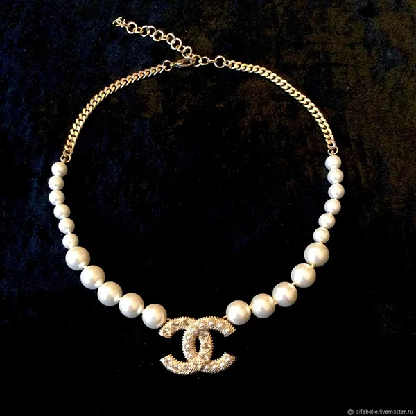 Dây Chuyền Nữ Chanel Necklace With Beautiful Symbol And White Pearl In Gold Tone Màu Trắng Vàng - Trang sức - Vua Hàng Hiệu