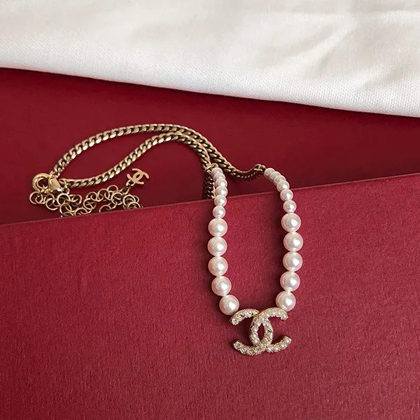 Dây Chuyền Nữ Chanel Necklace With Beautiful Symbol And White Pearl In Gold Tone Màu Trắng Vàng - Trang sức - Vua Hàng Hiệu