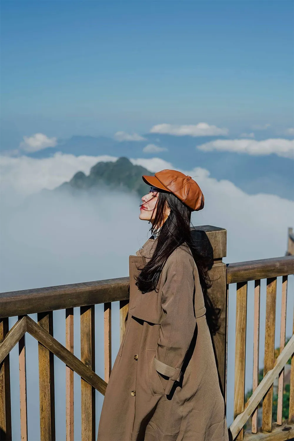 Mặc gì đi du lịch miền núi? Gợi ý 15+ outfit đi du lịch miền núi cực chất