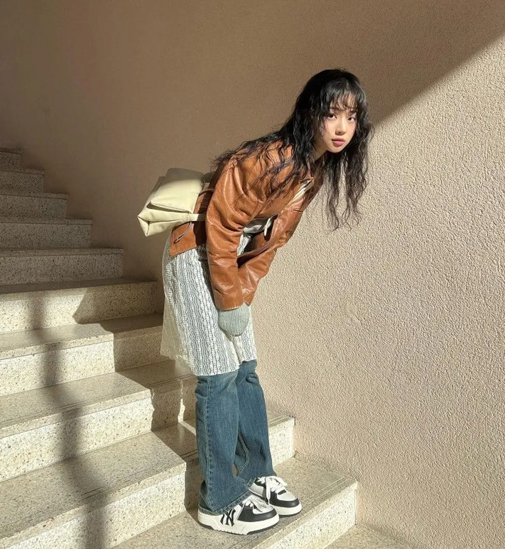 10 cách phối đồ cùng chân váy ren đẹp như Fashionista