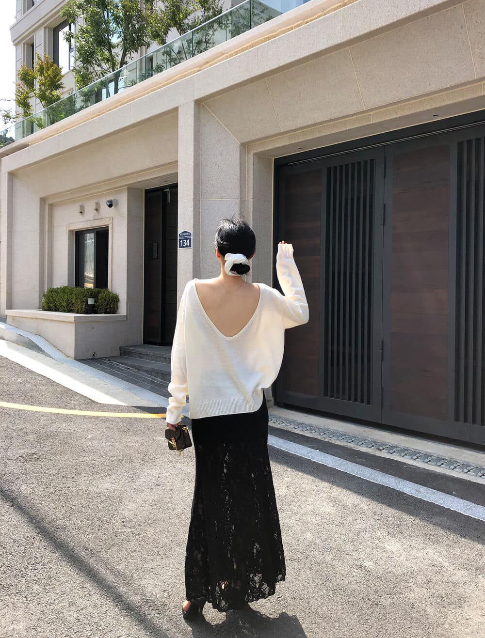 10 cách phối đồ cùng chân váy ren đẹp như Fashionista