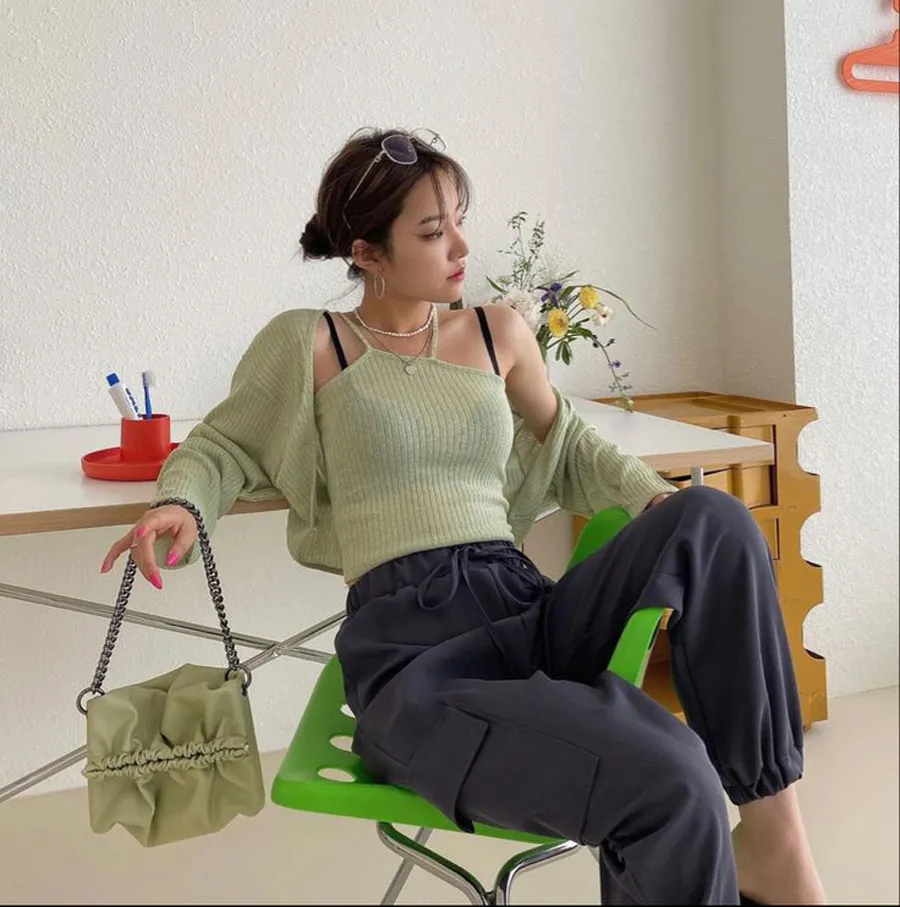 Áo xanh lá mặc với quần màu gì? 10+ cách phối đồ từ basic đến high-fashion