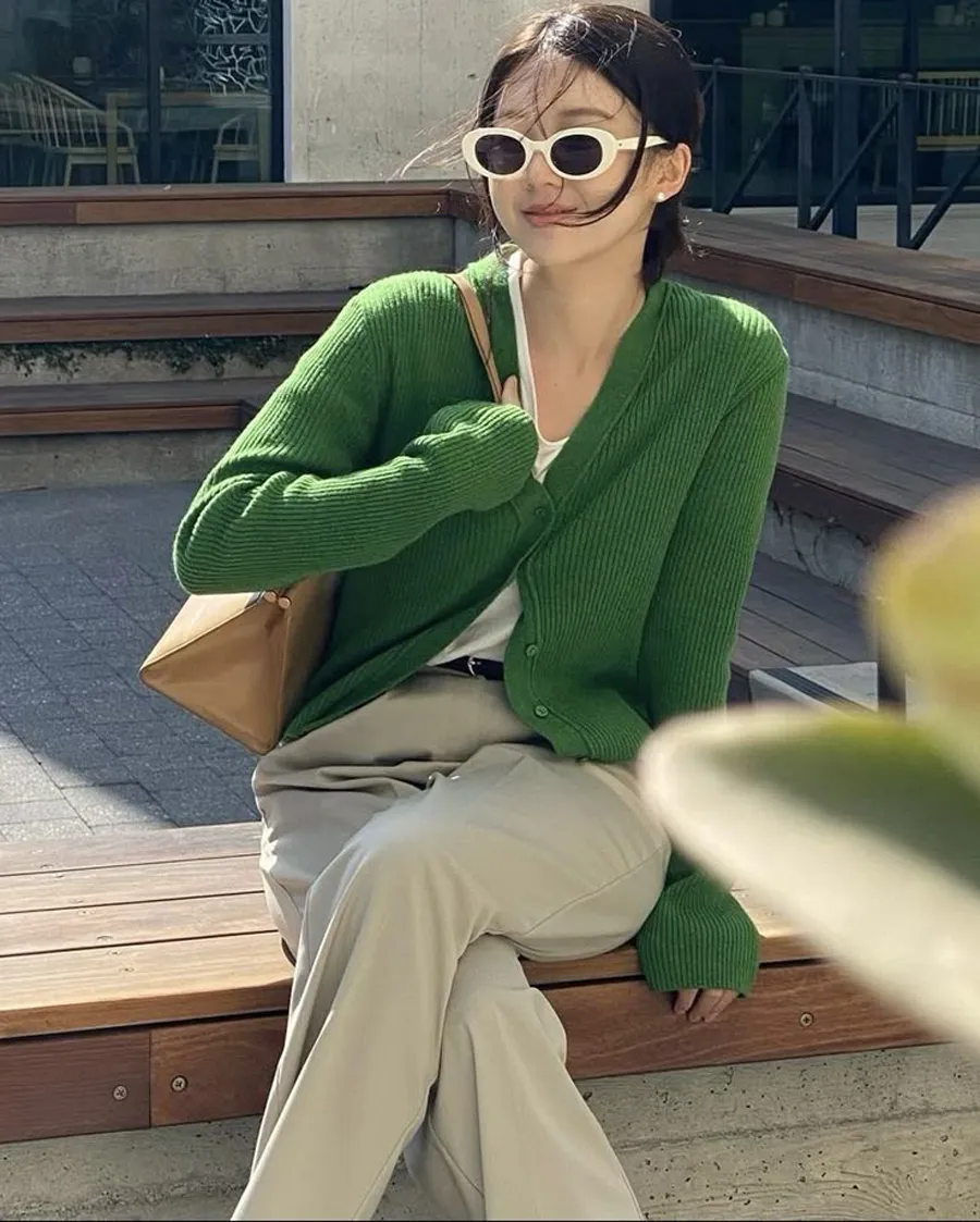 Áo xanh lá mặc với quần màu gì? 10+ cách phối đồ từ basic đến high-fashion