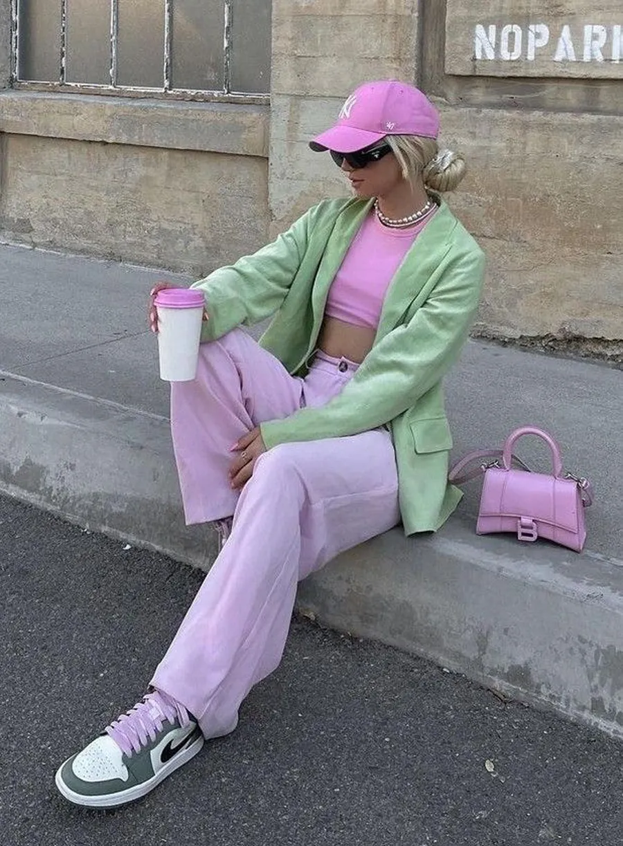 Áo xanh lá mặc với quần màu gì? 10+ cách phối đồ từ basic đến high-fashion