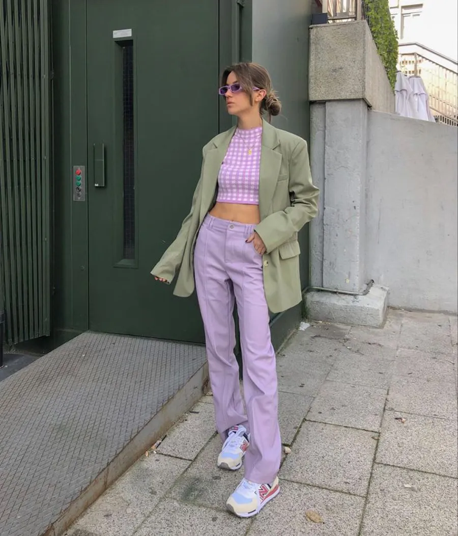 Áo xanh lá mặc với quần màu gì? 10+ cách phối đồ từ basic đến high-fashion